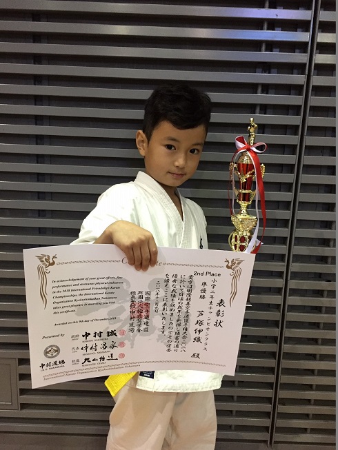 準優勝　芦塚伊織